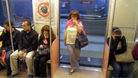 Metro yolcularına biber gazı işkencesi