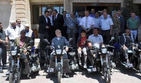 Midyat Belediyesi engellilere motorlu araç hediye etti
