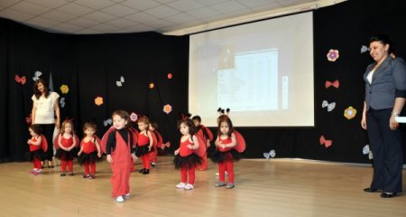 Minik Öğrenciler Sahnede Hünerlerini Sergiledi