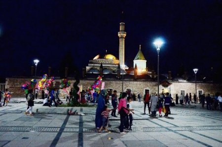 Miraç Kandili’nde Mevlana Müzesi’ne ziyaretçi akını