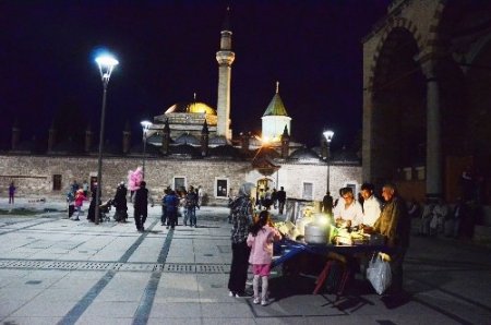 Miraç Kandili’nde Mevlana Müzesi’ne ziyaretçi akını