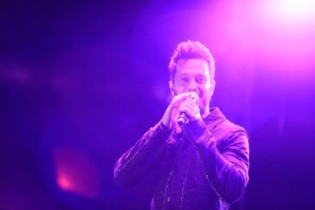 Murat Boz, Fethiye’deki konserinde 15 bin kişiyi coşturdu