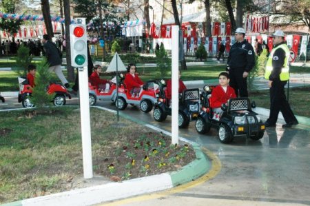Mutlu Çocuk Trafik Eğitim Parkı Açıldı
