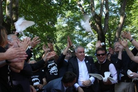 Nazım Hikmet’in mezarında Gezi Parkı protestosu
