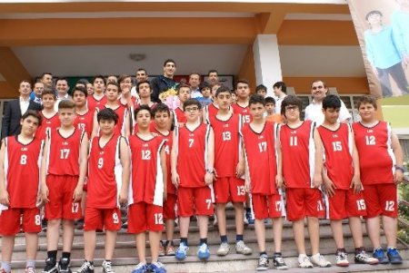 NBA yıldızı Enes Kanter, eski okulu Samanyolu’nda