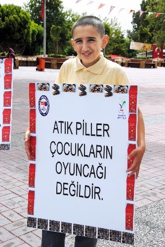 Öğrenciler, atık pilin çevreye verdiği zarara dikkat çekti