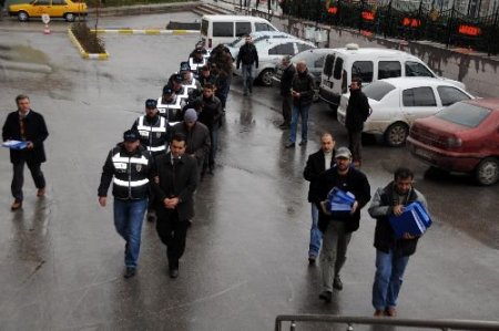 Öğretmen Evi Müdürü, Rüşvet Aldığı Paraları Makamındaki Gizli Kasada Saklamış (2)