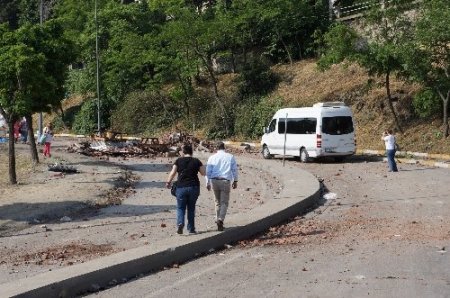 Olaylar yatıştı belediye ekipleri temizliği başladı