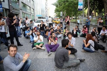 Park protestosunda CHP'lilerin de bulunduğu gruba müdahale