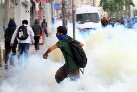 Park protestosunda CHP'lilerin de bulunduğu gruba müdahale