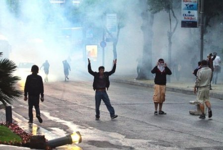 Park protestosunda CHP'lilerin de bulunduğu gruba müdahale