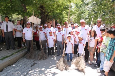 Polatlı Protokolü Cadde Ve Sokakları Temizledi