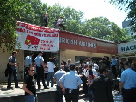 Polis, Thy Bürosunu Basan Gruba Müdahale Etti