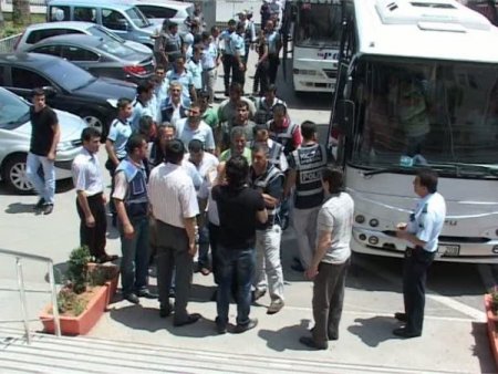 Sahte İçki Operasyonunda Göz Altına Alınan 22 Kişi Adliyeye Sevk Edildi