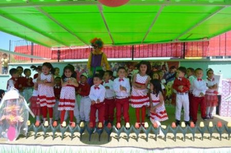 Sarıkaya’da anaokulu öğrencileri yılsonu şenliğinde eğlendi