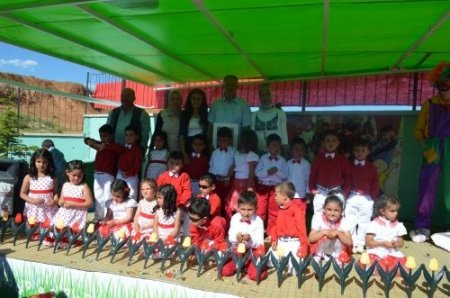 Sarıkaya’da anaokulu öğrencileri yılsonu şenliğinde eğlendi