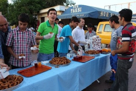 Semerkand Vakfı, 10 bin adet kandil simiti dağıttı