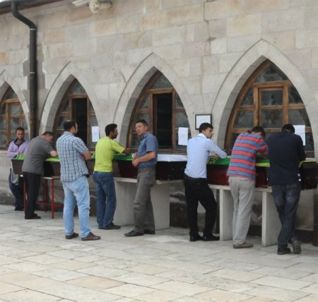 Sivas'ta Trafik Kazasında Ölen 3 Kişi Toprağa Verildi