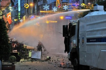 Taksim Meydanı savaş alanına döndü