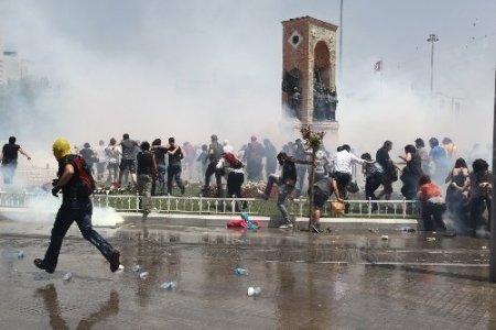 Taksim’de müdahaleler ara sokaklarda da devam etti