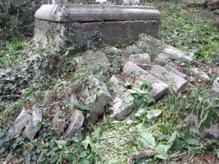 Tarihi mezarlıkta 407 adet mezar taşı tescillendi