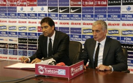 Trabzonspor'da Ünal Karaman imzayı attı