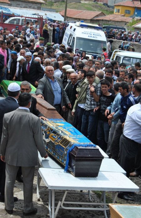 Trafik Kazasında Ölen 8 Kişi Son Yolculuğuna Uğurlandı