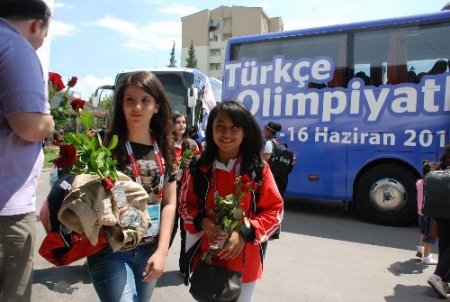 Türkçenin Çocukları, Kocaeli'nde güllerle karşılandı