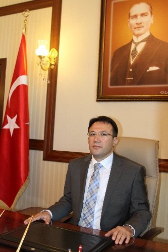 Türkiye’nin en genç valisi Erzincan’da göreve başladı