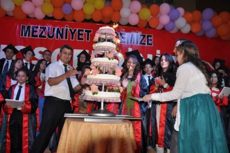 Ufuk Eğitim Kurumları, Öğrencilerini Törenle Uğurladı