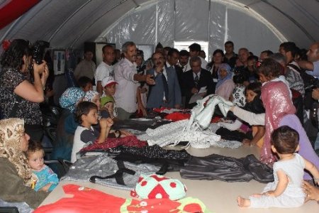 Vali Coş, Suriyeli sığınmacıların barındığı çadır kenti ziyaret etti