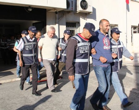 Yolsuzluk Operasyonunda Gözaltına Alınan 8 Zanlı Adliyeye Sevk Edildi