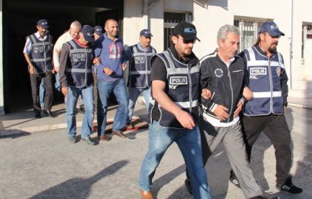 Yolsuzluk Operasyonunda Gözaltına Alınan 8 Zanlı Adliyeye Sevk Edildi