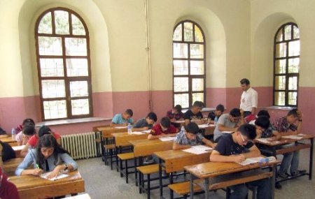 Yozgat’ta 400 öğrenci SBS provasında ter döktü