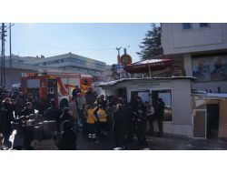 Kendilerini Kilitledikleri Büfede Yakmak İsteyen Çift, Güçlükle İkna Edildi