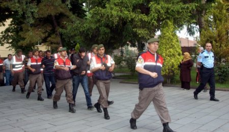 4 İlde Kaçak Akaryakıt Operasyonu: 23 Kişi Gözaltına Alındı