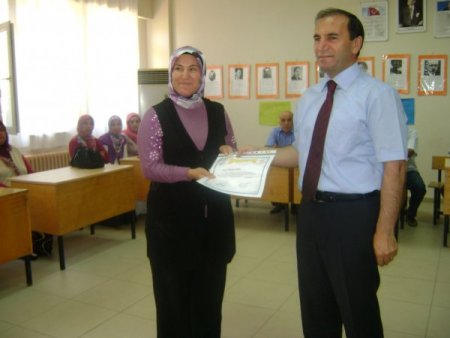 Aile Seminerine Katılan Öğrenci Velileri Sertifikalarını Aldı