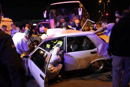 Aksaray’da Yolcu Otobüsü İle Otomobil Çarpıştı: 2 Ağır Yaralı