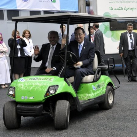 Bm Genel Sekreteri Ban Ki-moon, Hidrojenle Çalışan Forklift Kullandı