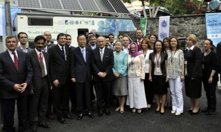 Bm Genel Sekreteri Ban Ki-moon, Hidrojenle Çalışan Forklift Kullandı