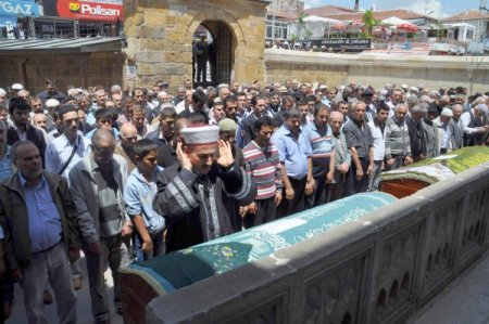 Boşandığı Eşi Tarafından Öldürülen Anne Ve Kızı Yozgat’ta Toprağa Verildi