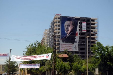 Diyarbakırlılar, Başbakan'ın Gelmesini Bekliyor