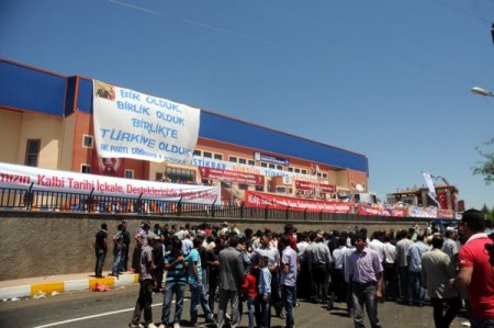 Diyarbakırlılar, Başbakan'ın Gelmesini Bekliyor