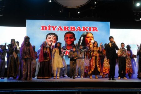 Diyarbakırlılar Kültür Şöleni’nde Bütün Renklerle Bir Araya Geldi