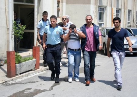 İzmir'de Bir Kişinin Öldüğü Silahlı Kavgaya 3 Tutuklama