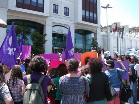 Kadınların Kürtaj Protestosunda Gerginlik