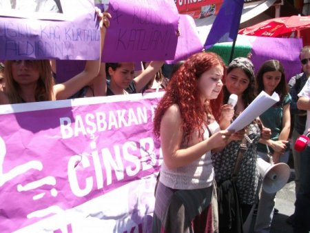 Kadınların Kürtaj Protestosunda Gerginlik