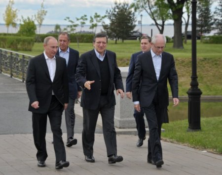 Rusya-ab Zirvesinde Putin Ev Sahibi