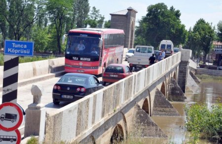 Tarihi Köprüleri Kullanan Ağır Vasıta Sürücülerine 154 Lira Ceza