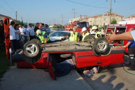 Tır'ın Çarpıp Kaçtığı Otomobildeki Çift Öldü, Çocukları Yaralandı